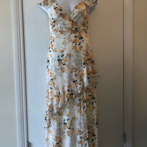 Light and airy summer Floral maxi dress. Marked Size Medium - Picture 2 of 9